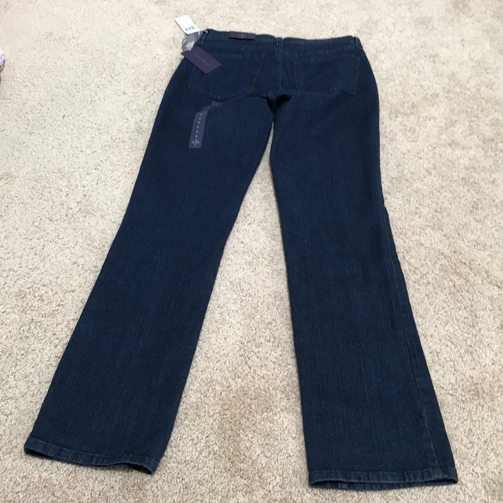 NWT! NYDJ Size 8 blue straight slimming jeans